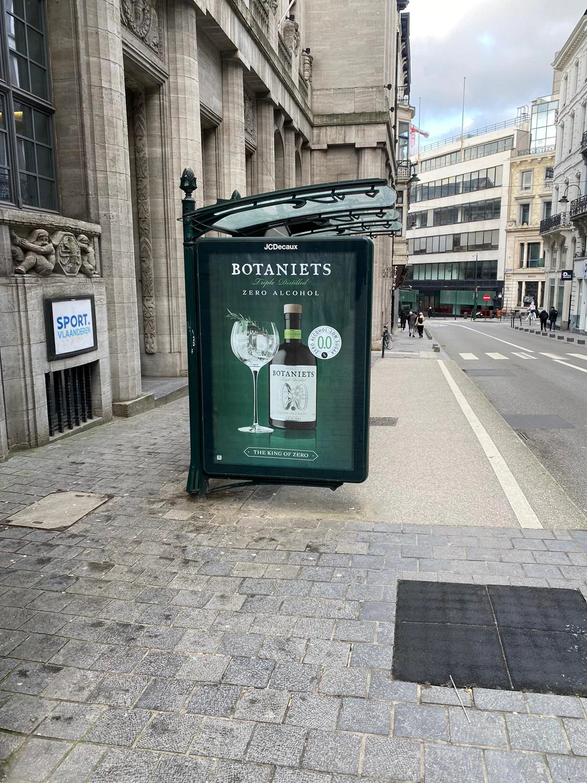 Campagne OOH nationale à succès pour Botaniets sur un panneau publicitaire à Bruxelles.